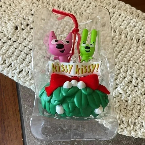 Hoops&Yoyo Hallmark Keepsake Ornament - Picture 6 of 11